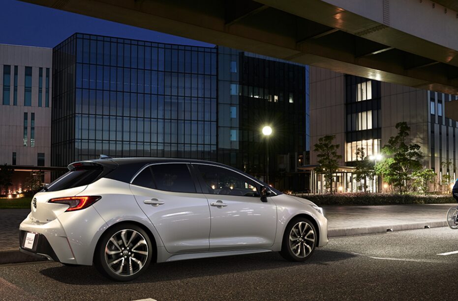 カローラ スポーツ 2000cc