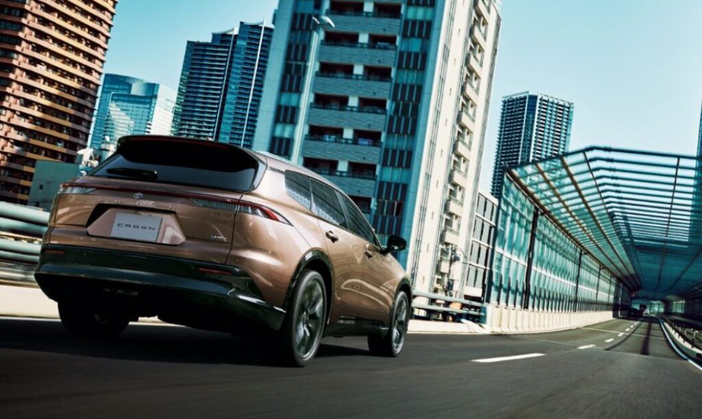 クラウンエステート 新型 燃費